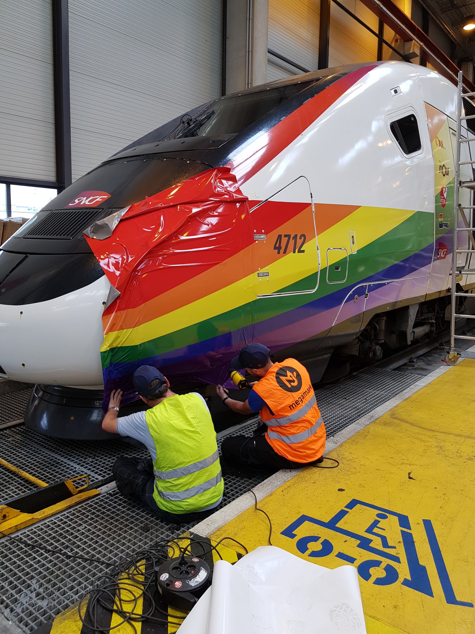 TGV LGBT+ Gare 4.jpg (621 KB)