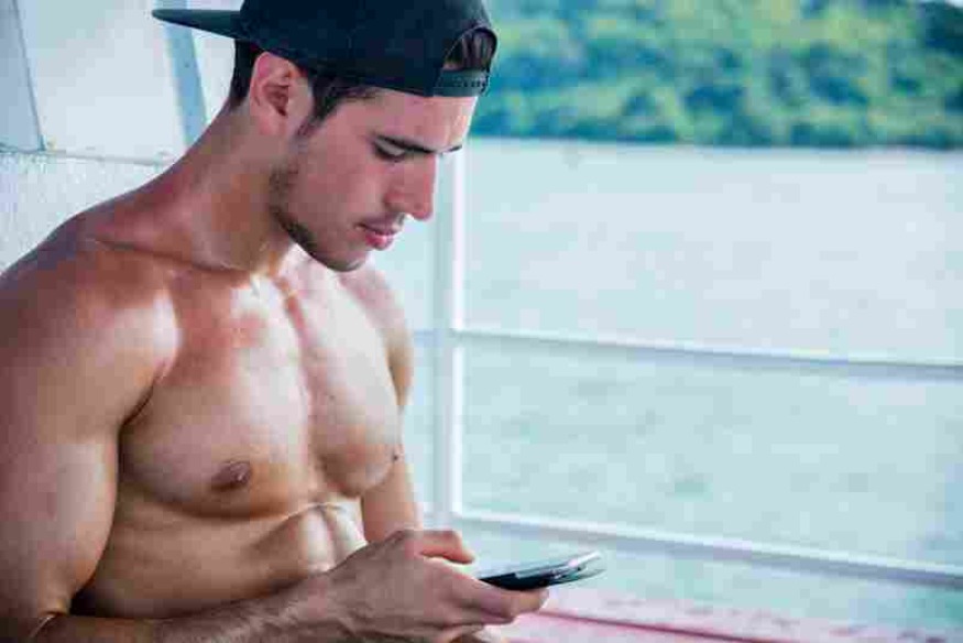 Quel avenir pour les bars, clubs et saunas gay ? Rencontre avec le SNEG et l’ENIPSE